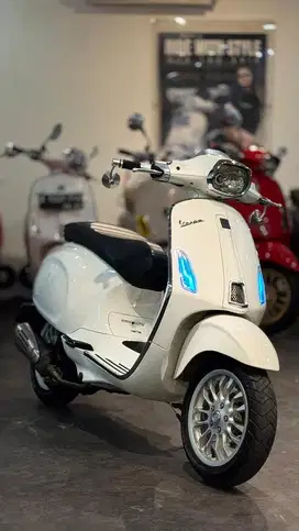 VESPA SPRINT 150 3V (RARE ITEM)