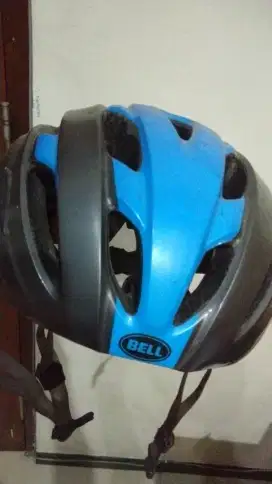 Helm sepeda merek BELL