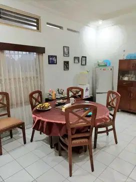 KEBAYORAN BARU JAKARTA SELATAN DI JUAL RUMAH HITUNG TANAH JALAN LEBAR
