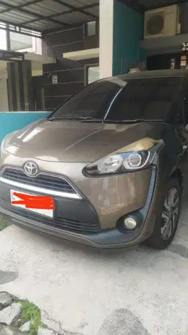 Toyota Sienta V automatic