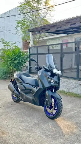 Xmax 2025 Black odo very low