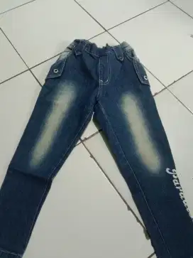 Celana jeans anak 5-6 tahun