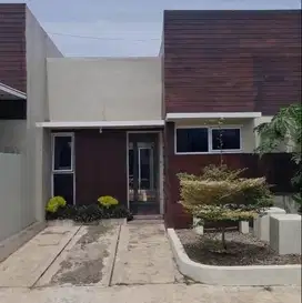 Dijual Rumah Minimalis Modern Taman Kecil Didalamnya di Bojong Sari