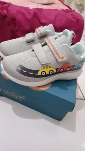 Jual sepatu anak size 32