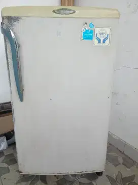 Kulkas 1 pintu merk tosiba normal diding