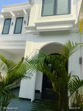 rumah baru 2 lantai siap huni ( bagus banget rumahnya) jagakarsa