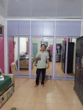 Wardrop (Lemari Pakaian) HPL Ungu