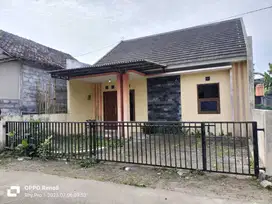 Rumah siap huni selatan candi prambanan sangat nyaman dan asri