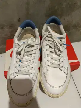 Adidas nova court