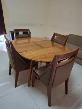 Satu set Meja makan