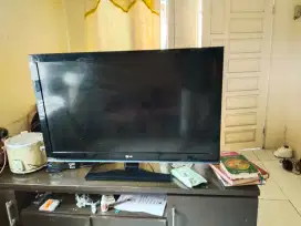 TV LG 42 ' Masih bagus jarang di nyalain