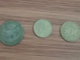 Uang koin 500 rupiah sama uang kertas 100 rupiah