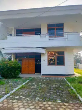 Disewakan rumah luas sayap Supratman Katamso cocok untuk kantor usaha