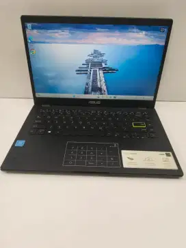 Laptop ASUS VIVOBOOK E410M RAM 4 GB SSD 512 BATERAI BARU