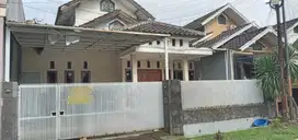 Dijual murah rumah di komplek gading regency