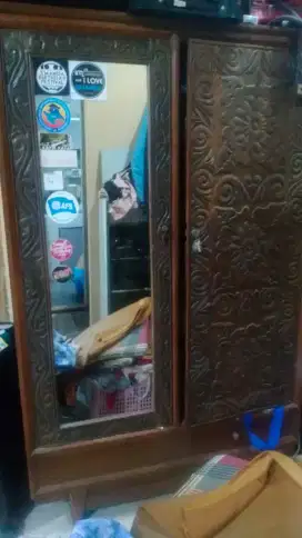 Lemari jati ukir lawas