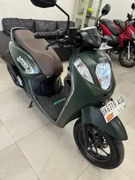 Honda Genio 110 CC tahun 2023 Warna Hijau Doff Army Motor Matic Harian