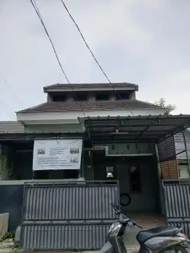 Rumah minimalis, nyaman, 2 lantai, full furnish