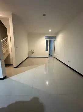 Disewakan Rumah 2 Lantai di Taman Kopo Indah TKI 5