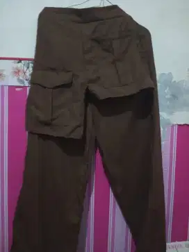 Celana bahan wanita