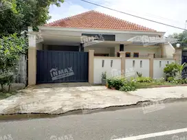 RUMAH PUSAT KOTA KRAKSAAN PROBOLINGGO, DEKAT ALUN ALUN, SIAP HUNI