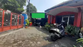 RUMAH AREA PAKUALAMAN JOGJA, PINGGIR JALAN UTAMA, JUAL CEPAT!