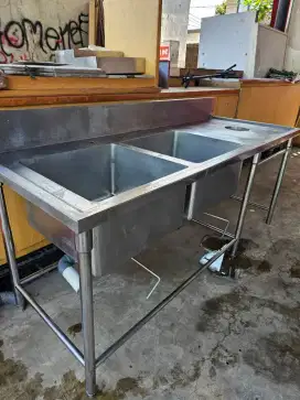 Solusi Cuci Cepat dan luas Sink 2 lobang
Ukuran 190 x 70 x 85