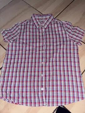 Dijual baju atasan , dijual karena kekecilan sekarang dibadan