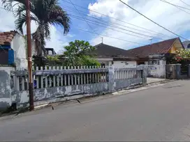 Rumah Luas Lokasi Strategis Daerah Laksda Adi Sucipto, Malang Kota