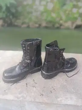 Dijual sepatu boots