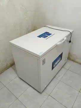 Freezer Box MIDEA 390L HS-390CK Wiyung Trosobo Sidoarjo Surabaya Bekas