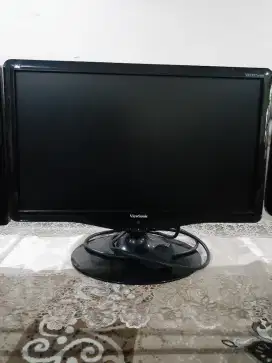 Di Jual 4 Unit Monitor Desktop