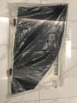 Kaca pintu kiri depan mobil toyota new fortuner