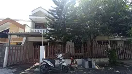 MURAH !!! Dijual Rumah Strategis di Manyar Kertoadi, Surabaya Timur!
