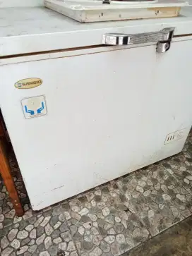 JUAL CEPAT 2 Unit...Frezzer Sansio dan Kulkas Showcase Bekas.