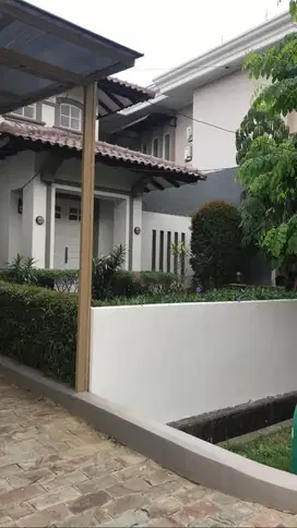 Dijual/Sewa Rumah 2 Lantai Taman Simpruk Lippo Cikarang 4 Miliar!