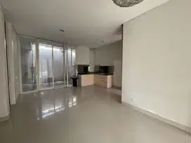 MURAH, Rumah Pakuwon Indah Siap Huni dkt Graha Family