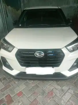 Mobil bekas serasa Baru