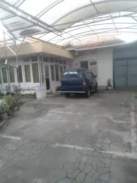Dijual Rumah Lama Jalan Trunojoyo Lokasi Strategis Pusat Kota SBY