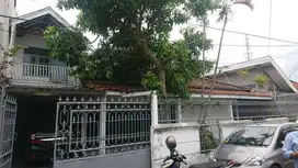 Rumah Lama di Sukaluyu dekat Cikutra jalan Batik batikan