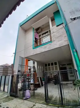 Rumah Nyaman, 3 Lantai, akses Mobil, 10 menit ke Tol Simatupang