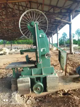 Alat² sawmill lengkap ada 2 set , genset dll