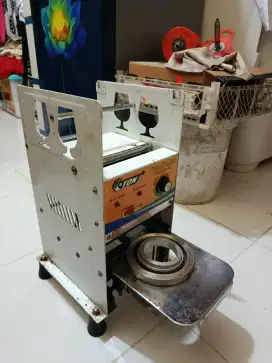 Mesin pres cup sealer