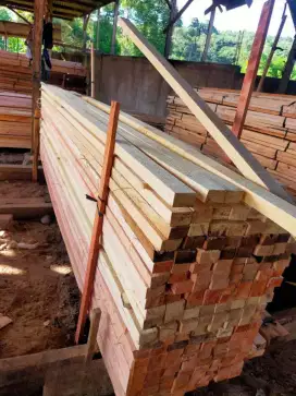 Kayu kaso balok papan proyek