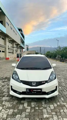 JAZZ RS 1,5 AT TAHUN 2014