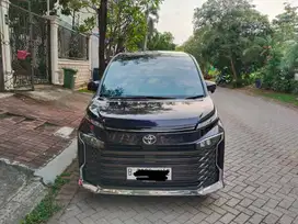 Voxy 2022,Akhir, sparkling black.