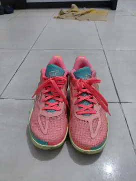 Sepatu Basket JT 2 , warna Lemonade