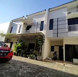 Disewakan Rumah Tengah Kota Surabaya
