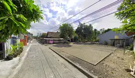 Utara Stadion Maguwoharjo, Tanah Depan SD Model Wedomartani Cocok Kost