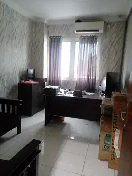Ruko Tengah Kota Ramai di Jl. Raya Kelapa Dua Jakarta Barat